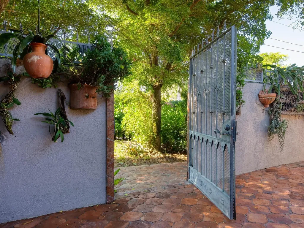 41 S Adams Drive Sarasota FL 34236