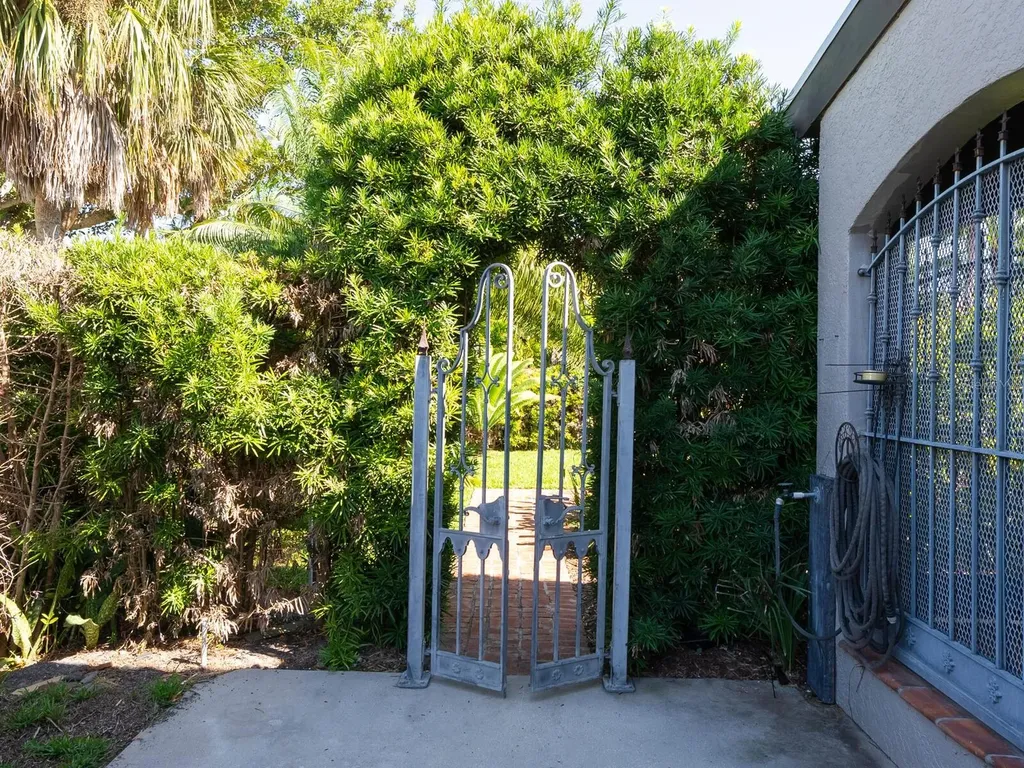 41 S Adams Drive Sarasota FL 34236