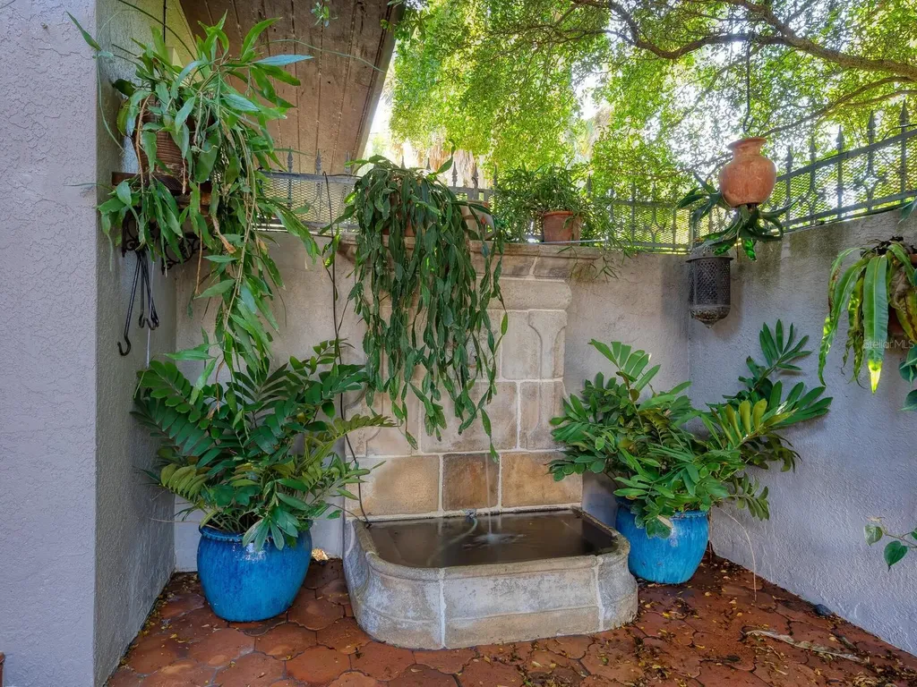 41 S Adams Drive Sarasota FL 34236