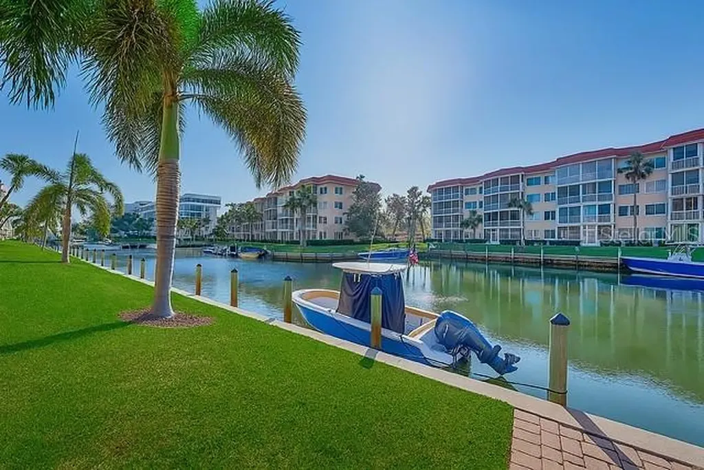 1250 N Portofino Drive Sarasota FL 34242