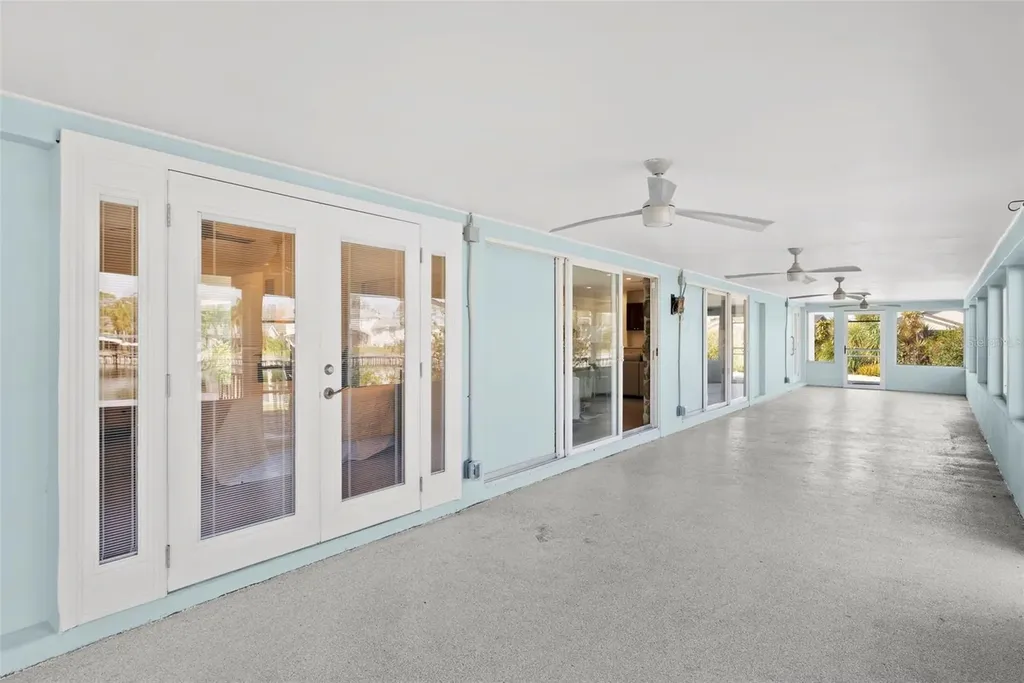 5173 Horseshoe Place St Petersburg FL 33703