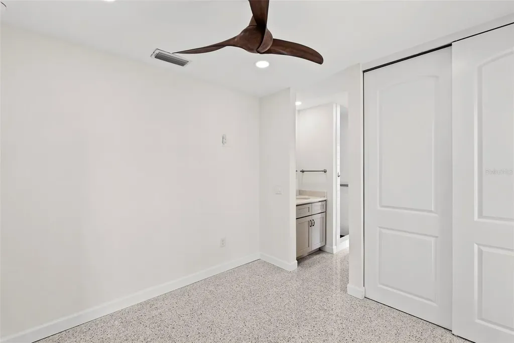 5173 Horseshoe Place St Petersburg FL 33703