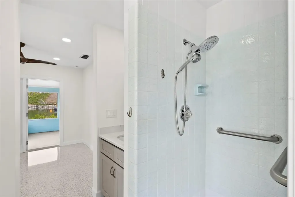 5173 Horseshoe Place St Petersburg FL 33703