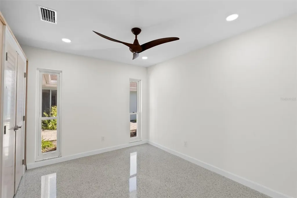 5173 Horseshoe Place St Petersburg FL 33703