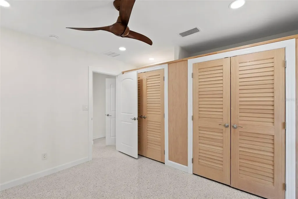 5173 Horseshoe Place St Petersburg FL 33703