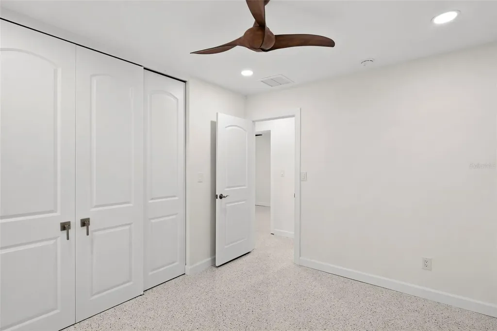 5173 Horseshoe Place St Petersburg FL 33703