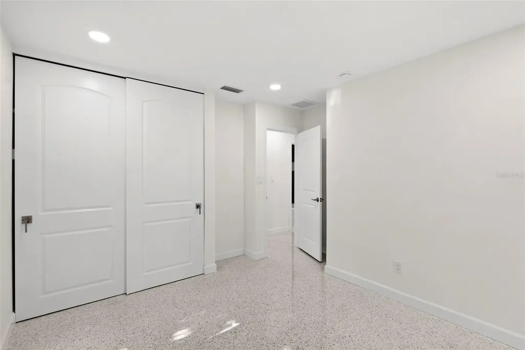 5173 Horseshoe Place St Petersburg FL 33703