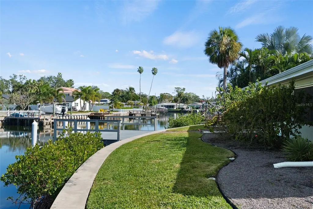5173 Horseshoe Place St Petersburg FL 33703