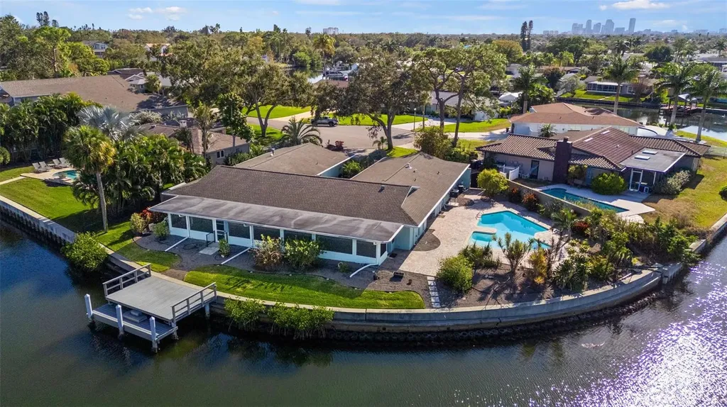 5173 Horseshoe Place St Petersburg FL 33703