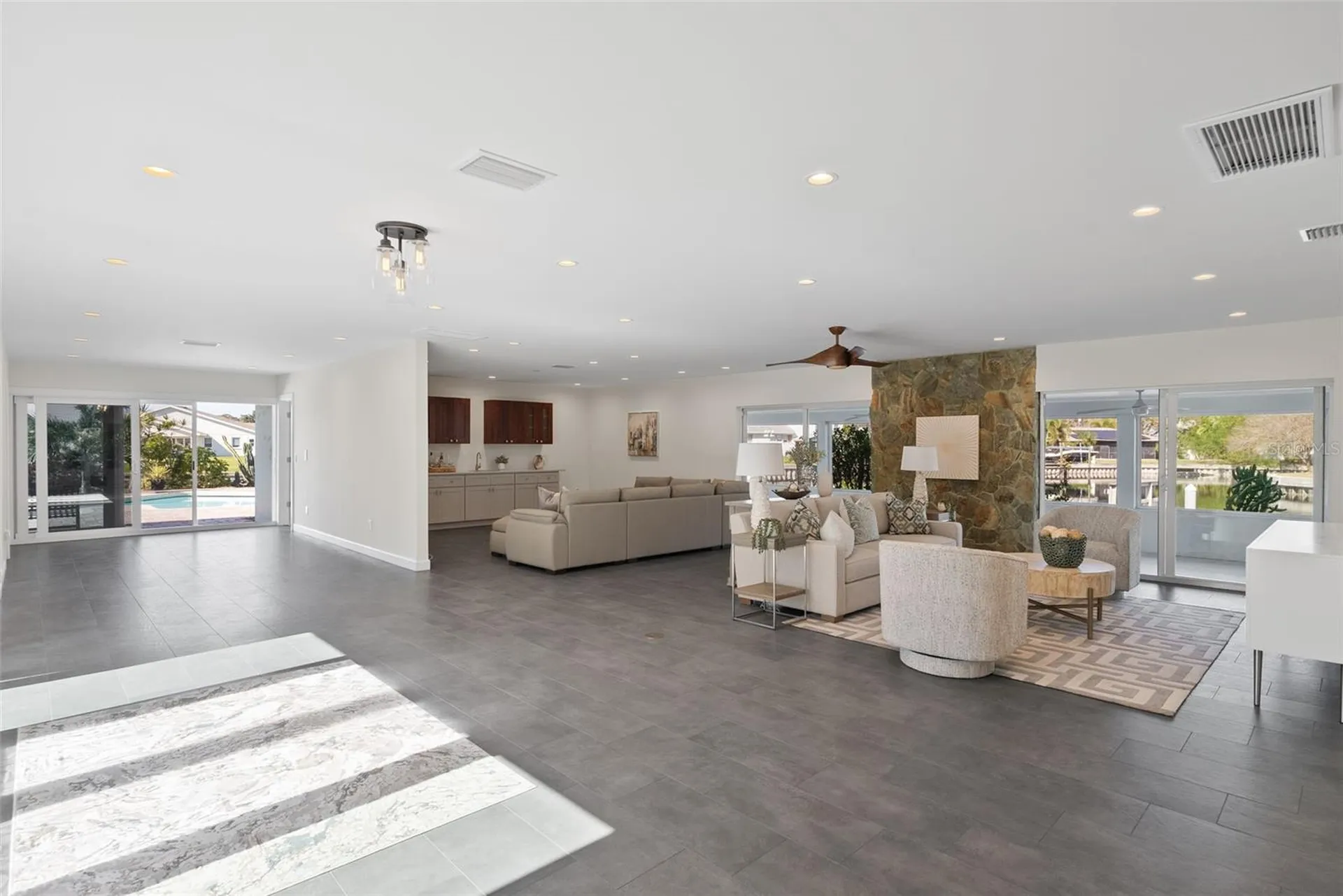 5173 Horseshoe Place St Petersburg FL 33703