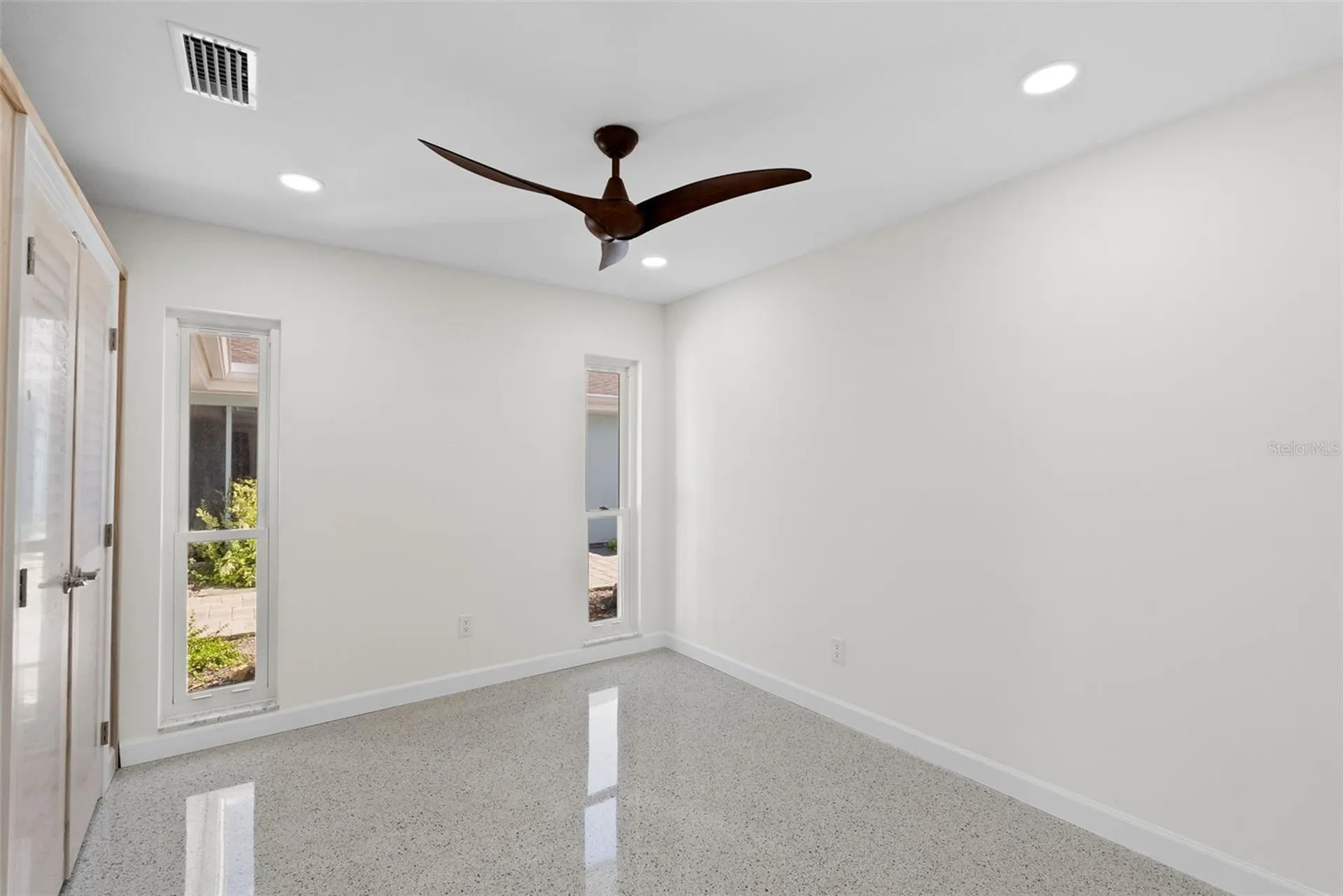 5173 Horseshoe Place St Petersburg FL 33703