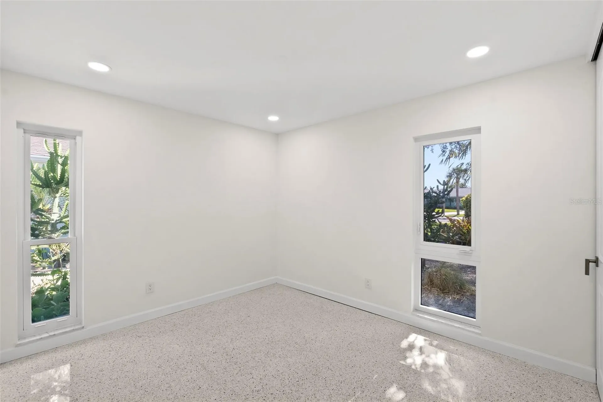5173 Horseshoe Place St Petersburg FL 33703