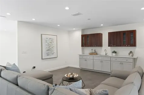 5173 Horseshoe Place St Petersburg FL 33703