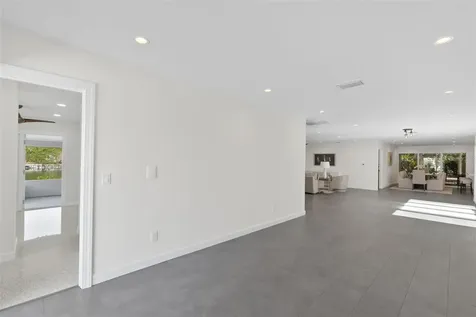 5173 Horseshoe Place St Petersburg FL 33703
