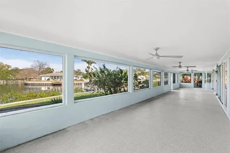5173 Horseshoe Place St Petersburg FL 33703