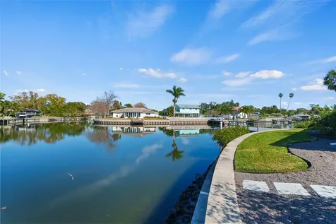 5173 Horseshoe Place St Petersburg FL 33703