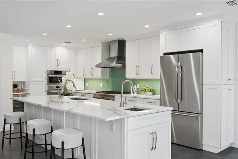 5173 Horseshoe Place St Petersburg FL 33703
