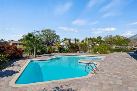 5173 Horseshoe Place St Petersburg FL 33703