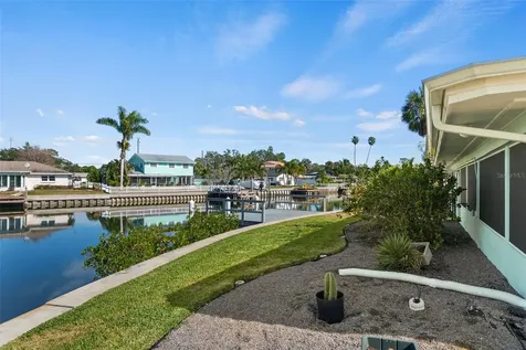 5173 Horseshoe Place St Petersburg FL 33703