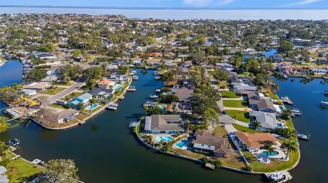 5173 Horseshoe Place St Petersburg FL 33703