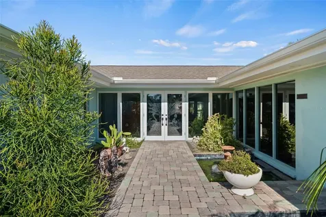 5173 Horseshoe Place St Petersburg FL 33703