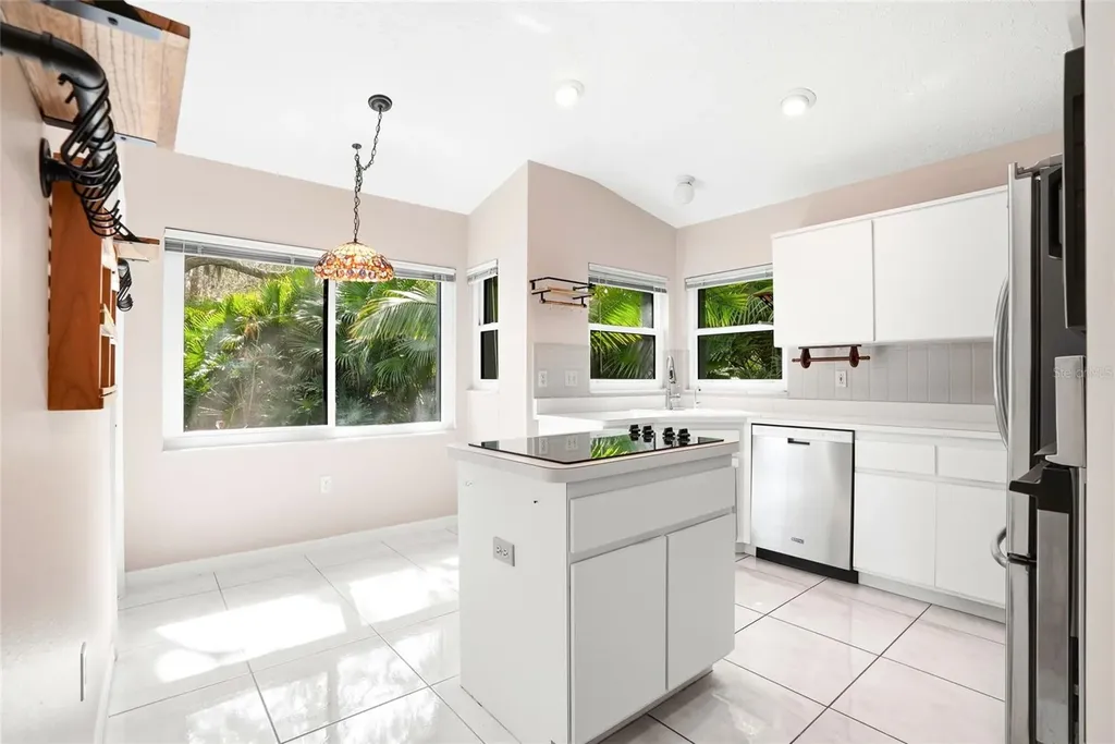 948 Lucas Lane Oldsmar FL 34677