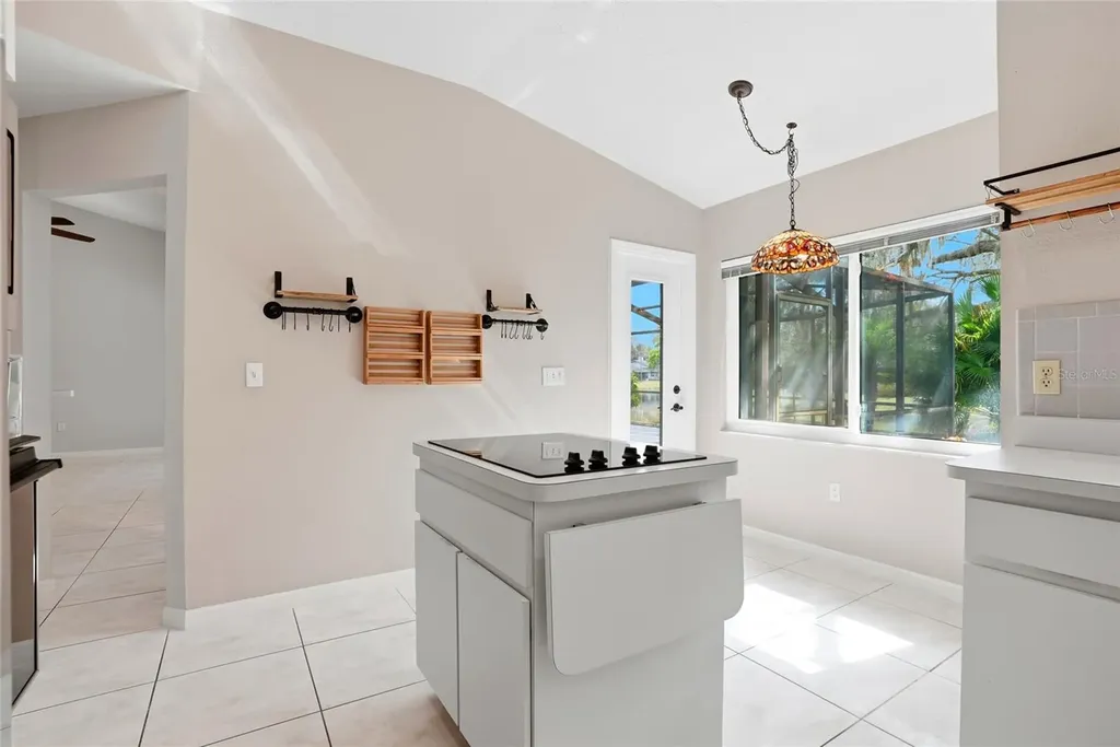 948 Lucas Lane Oldsmar FL 34677