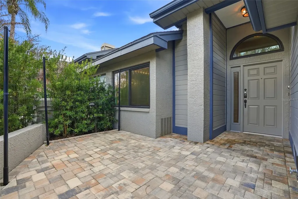 948 Lucas Lane Oldsmar FL 34677