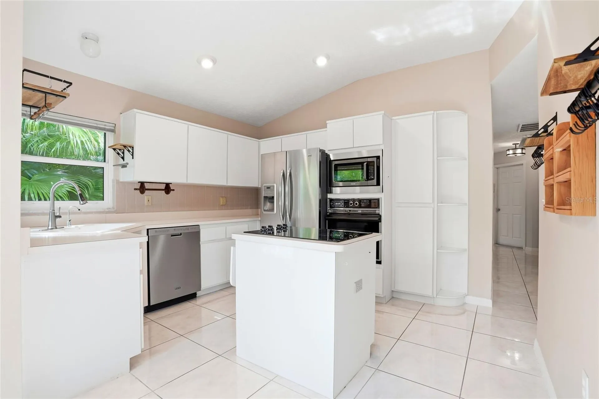 948 Lucas Lane Oldsmar FL 34677
