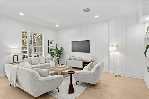 450 Gilman Place N St Petersburg FL 33716