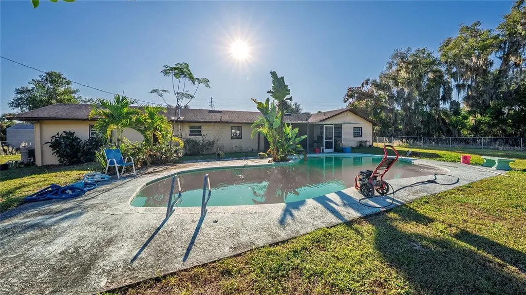 37104 County Road 452 Grand Island FL 32735