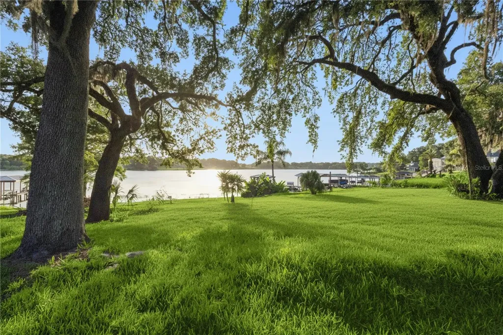 E Crooked Lake Drive Eustis FL 32726