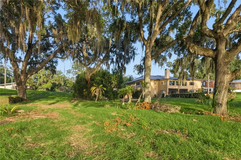E Crooked Lake Drive Eustis FL 32726