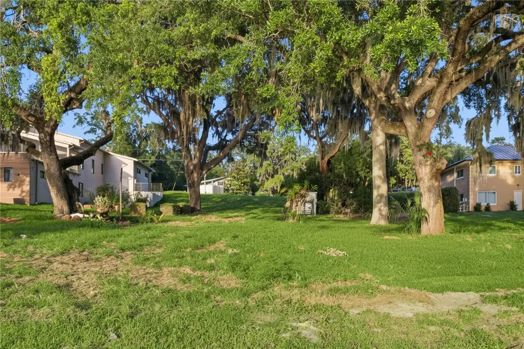 E Crooked Lake Drive Eustis FL 32726