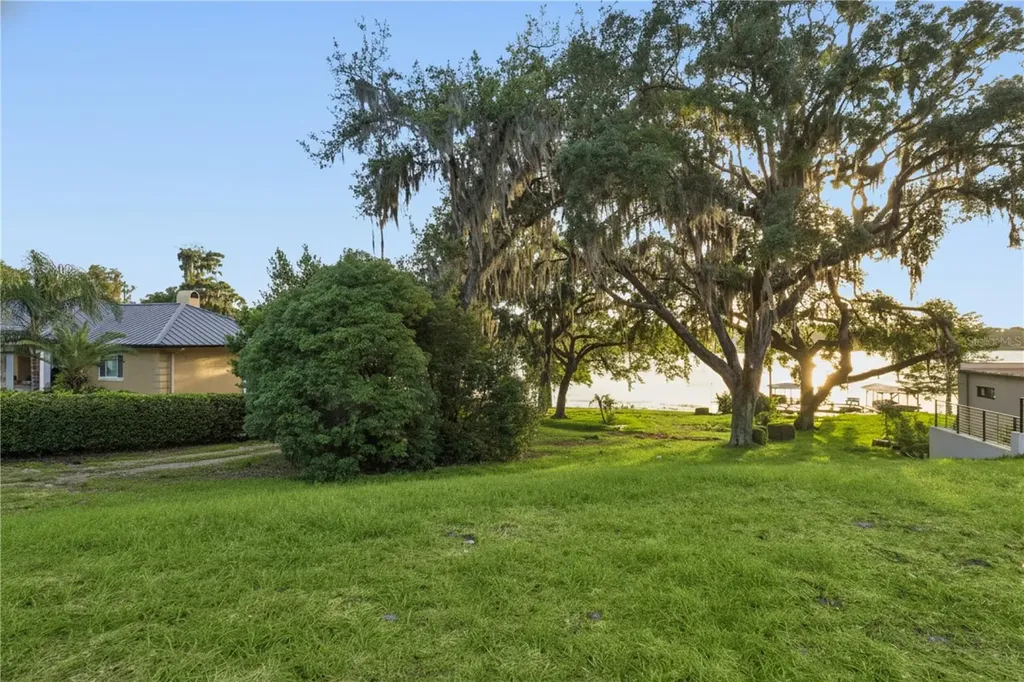 E Crooked Lake Drive Eustis FL 32726