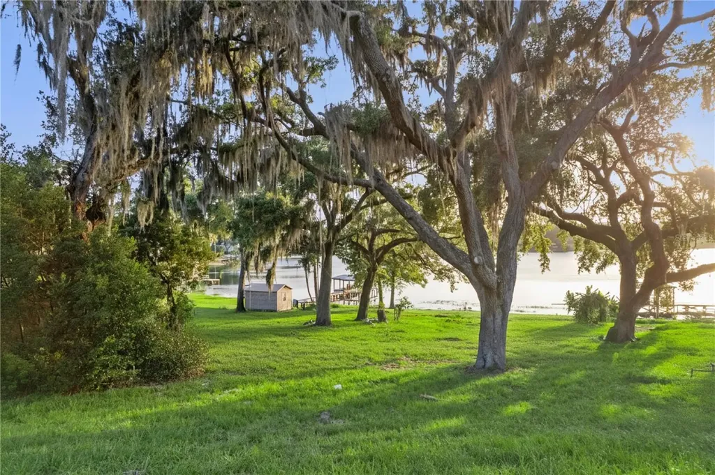 E Crooked Lake Drive Eustis FL 32726
