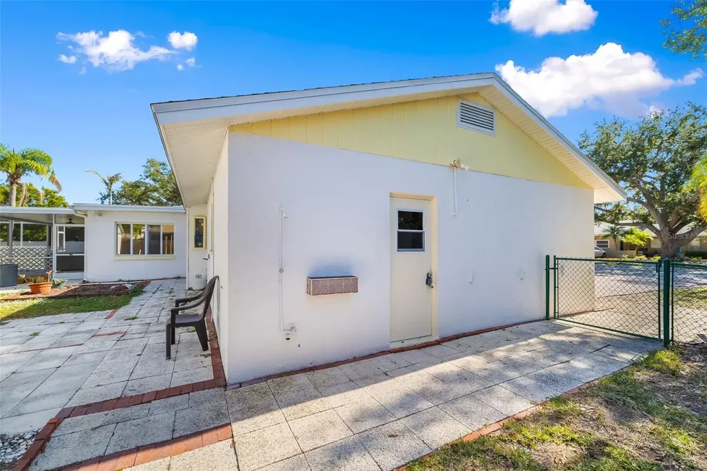 803 Plum Tree Lane Sarasota FL 34243