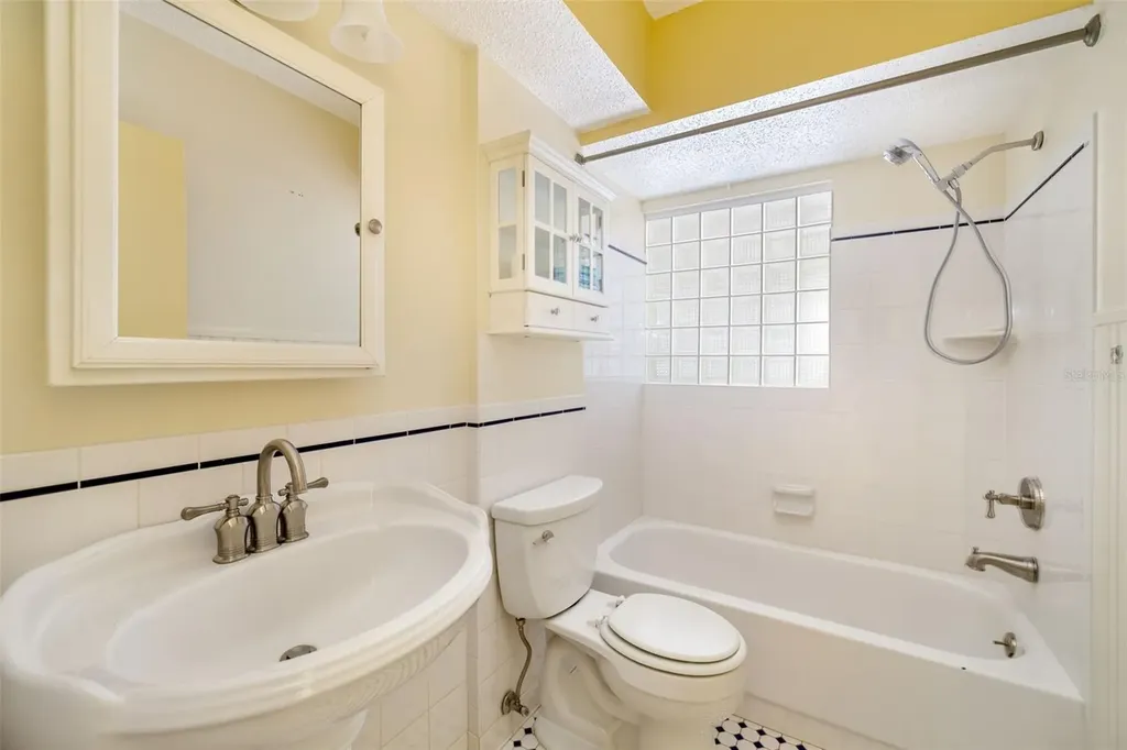 803 Plum Tree Lane Sarasota FL 34243