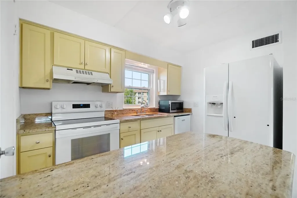 1100 E Caroline Street Tavares FL 32778