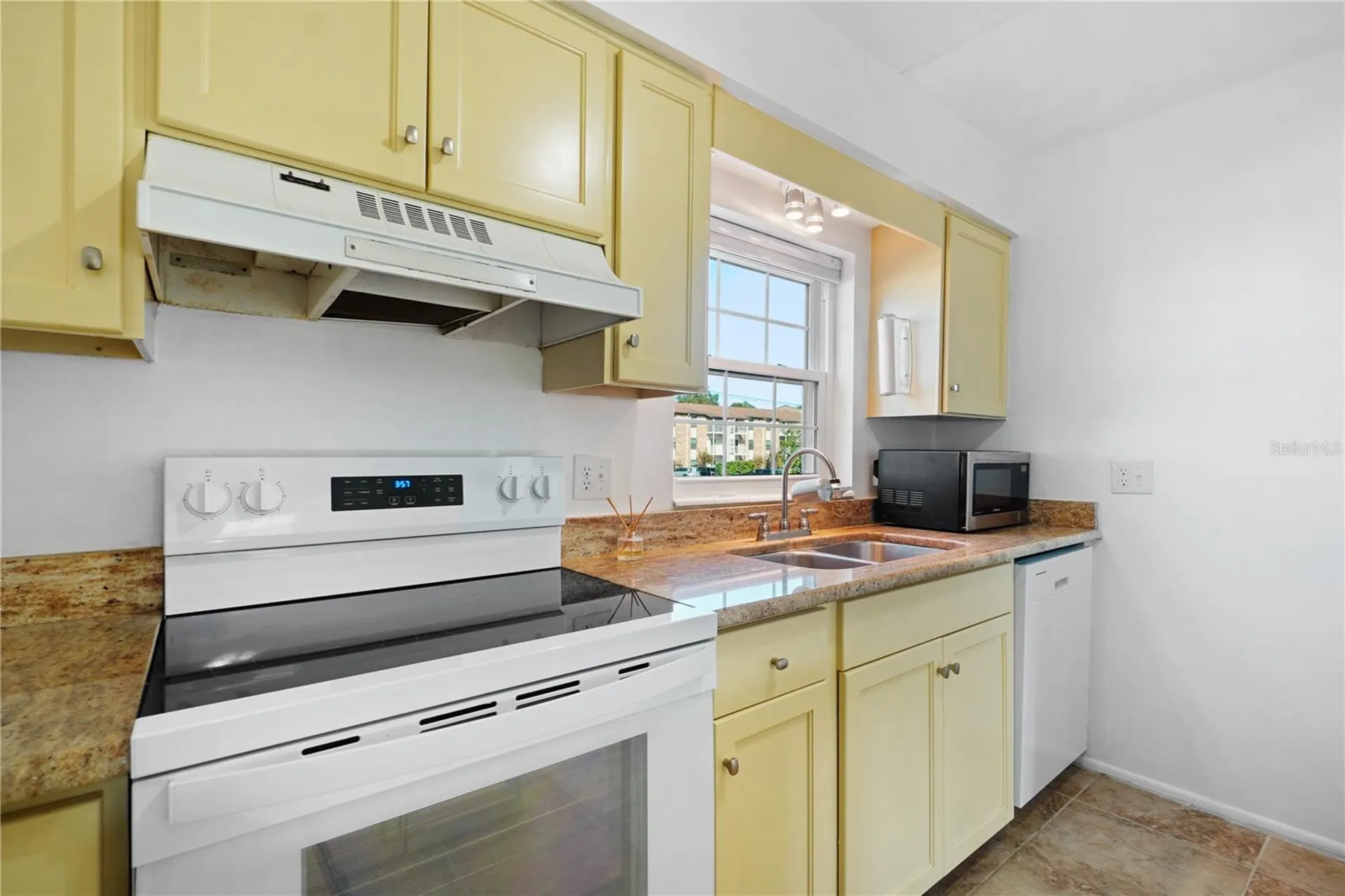 1100 E Caroline Street Tavares FL 32778