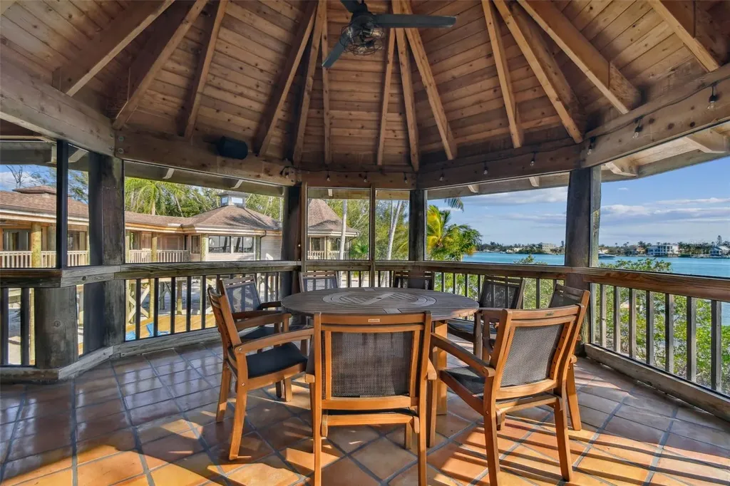 7147 La Lenaire Drive Longboat Key FL 34228