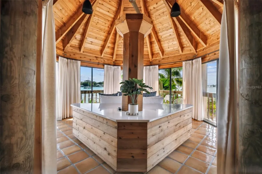 7147 La Lenaire Drive Longboat Key FL 34228