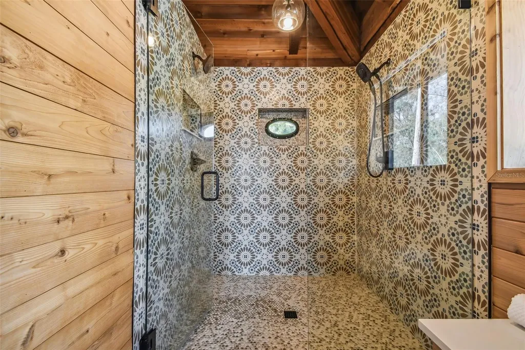 7147 La Lenaire Drive Longboat Key FL 34228