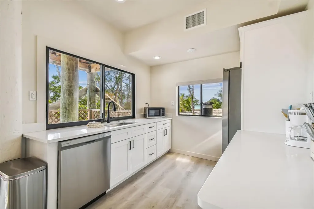 7147 La Lenaire Drive Longboat Key FL 34228