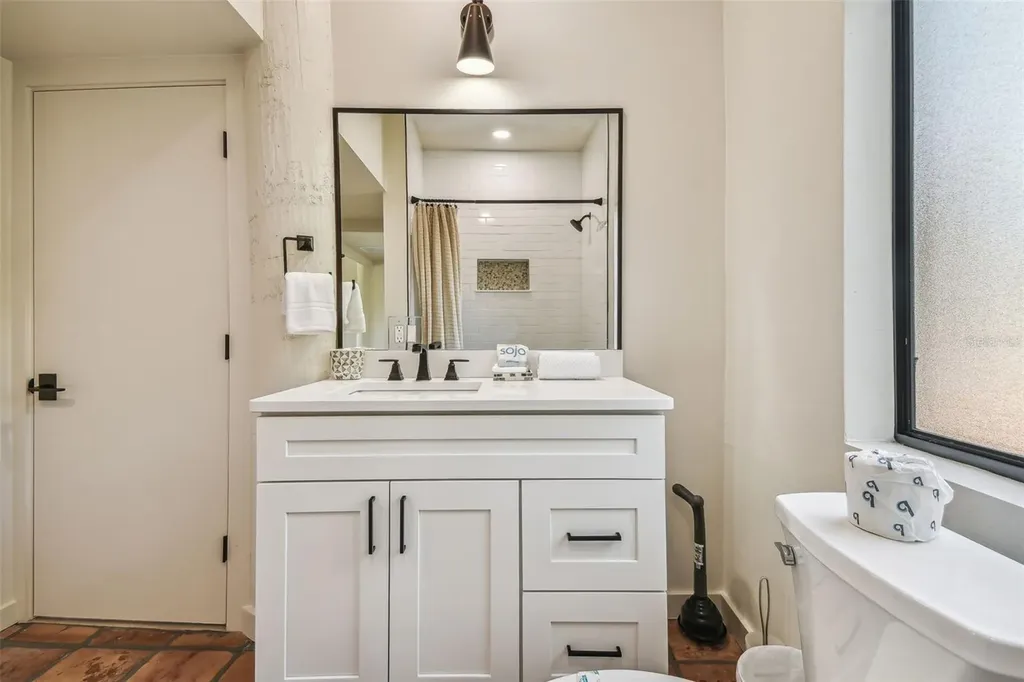 7147 La Lenaire Drive Longboat Key FL 34228