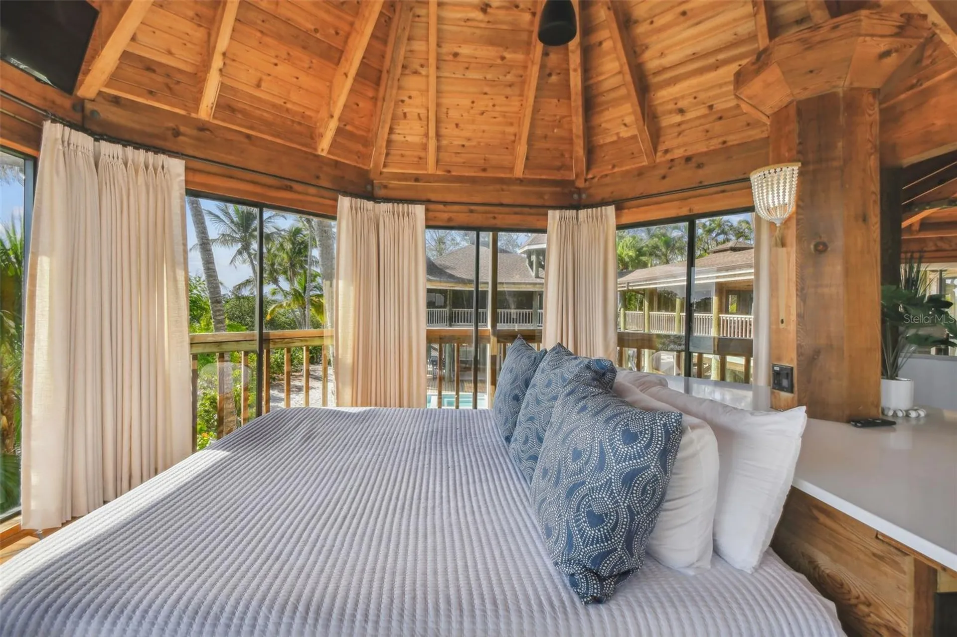 7147 La Lenaire Drive Longboat Key FL 34228