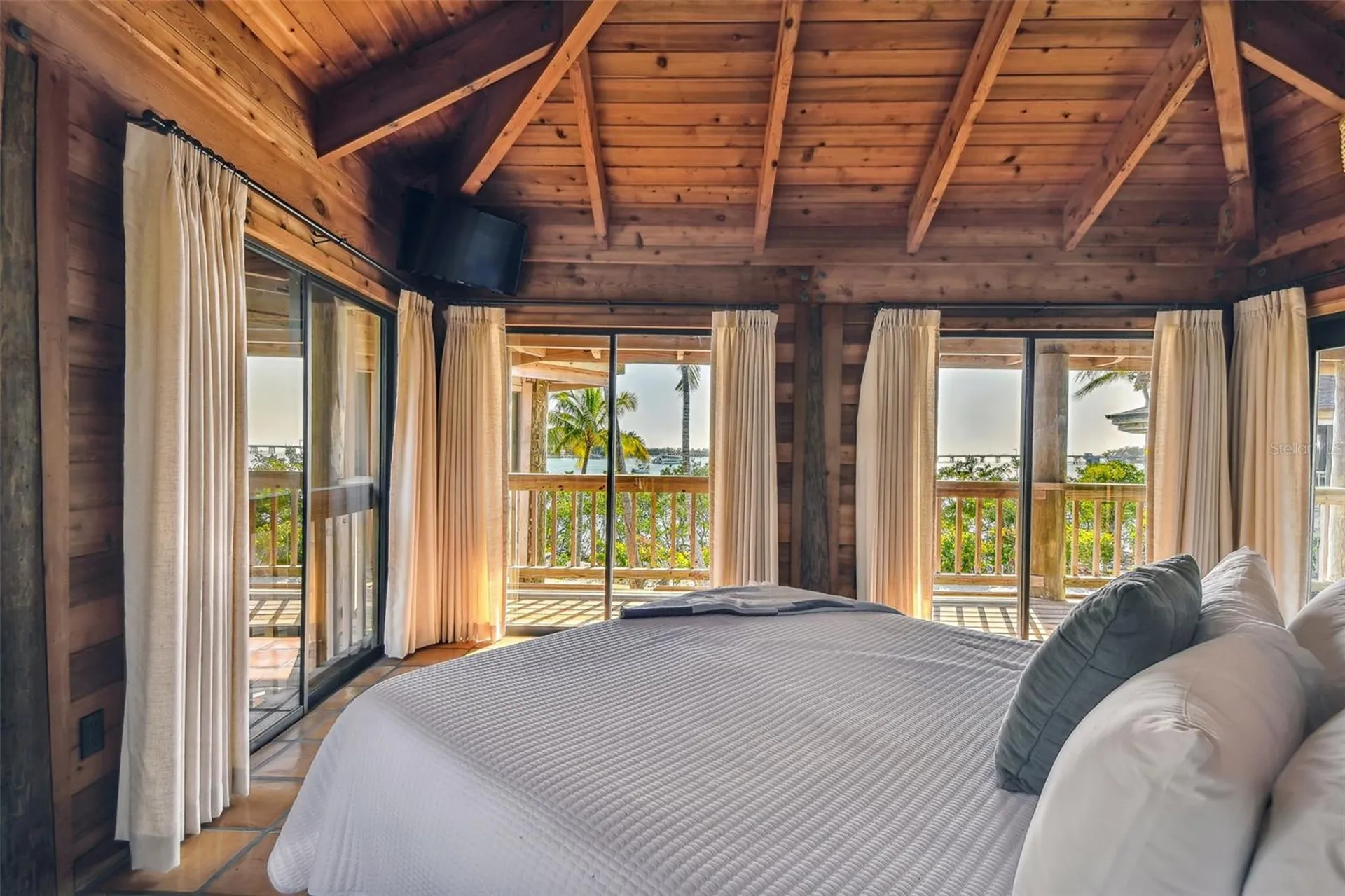 7147 La Lenaire Drive Longboat Key FL 34228