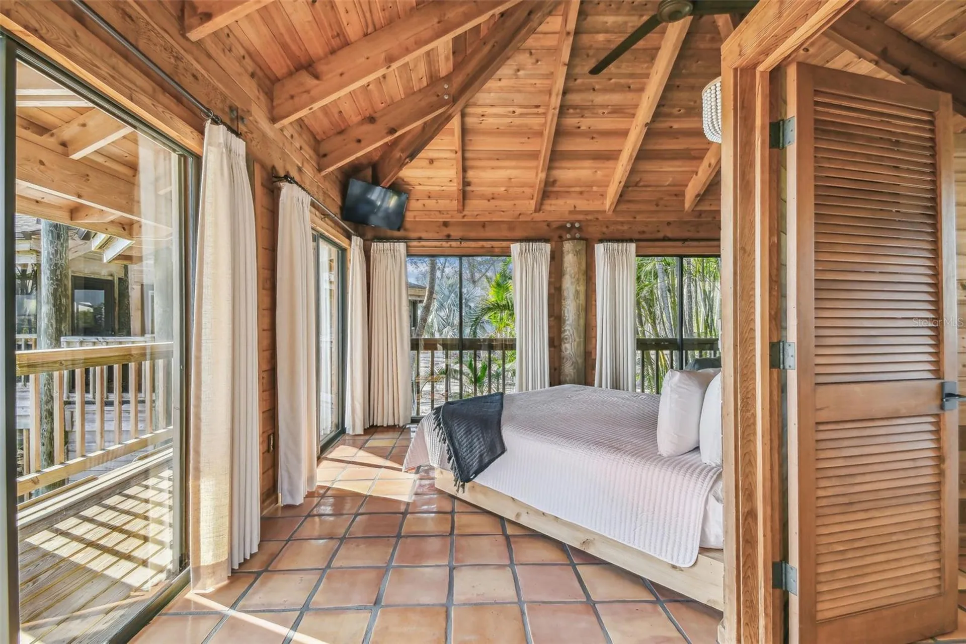 7147 La Lenaire Drive Longboat Key FL 34228