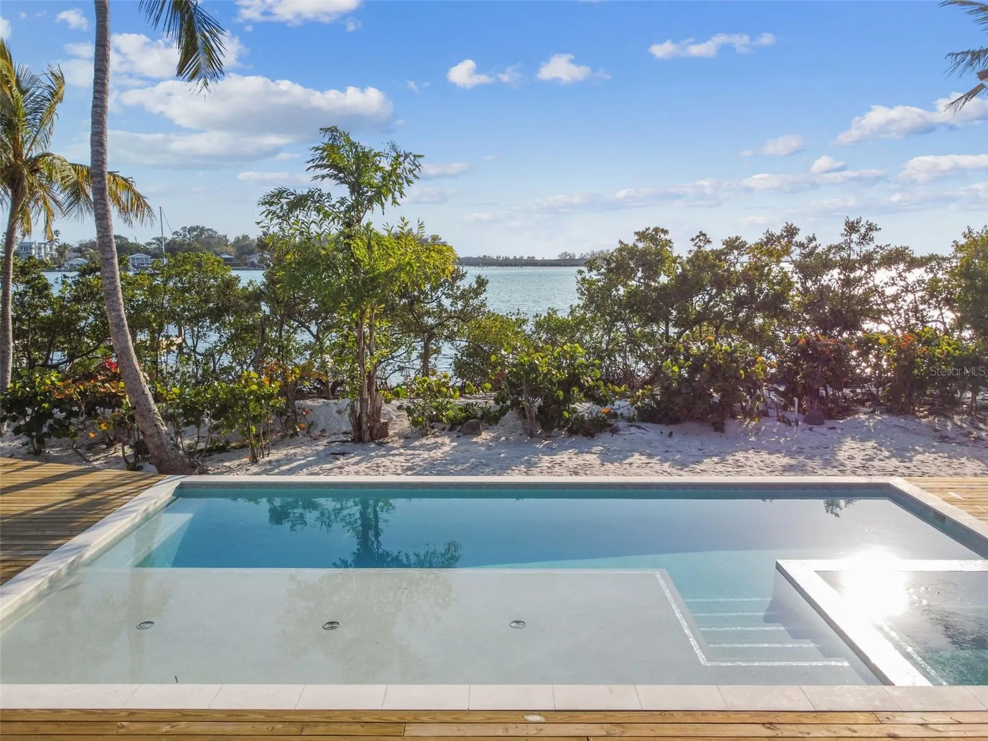 7147 La Lenaire Drive Longboat Key FL 34228