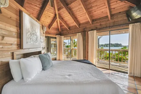 7147 La Lenaire Drive Longboat Key FL 34228